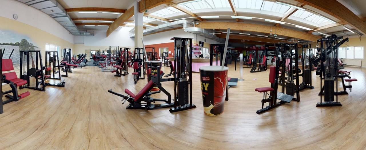 Sporthotel Neuruppin - Apartmenthaus Mit Ferienwohnungen エクステリア 写真